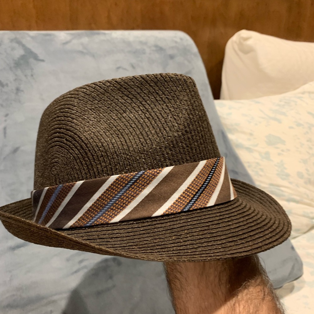 Bailey of Hollywood straw hat with band